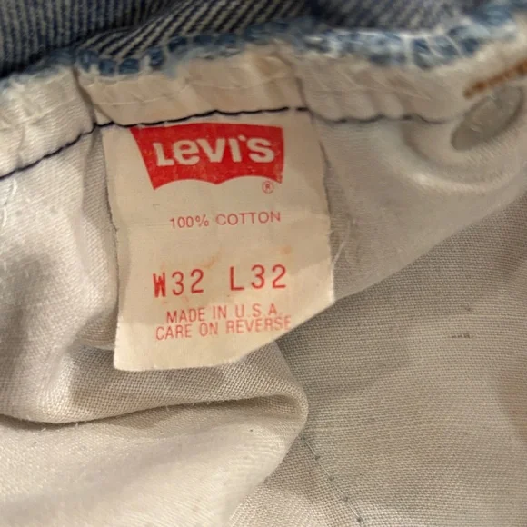 Vintage Levi's Men's Straight Jeans in Faded Blue - Picture 4 of 12